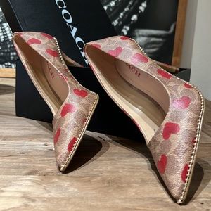 COACH Waverly Hearts Bead Chain Detail Pumps Size 8.5
